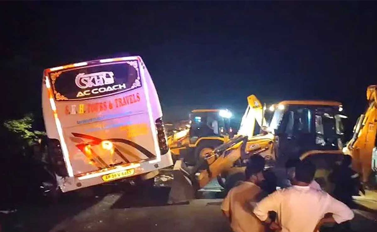 Telangana Accident: Wedding Bus Crashes into Parked Lorry, 4 Dead, 20 Injured 1 Telangana Accident: Wedding Bus Crashes into Parked Lorry, 4 Dead, 20 Injured