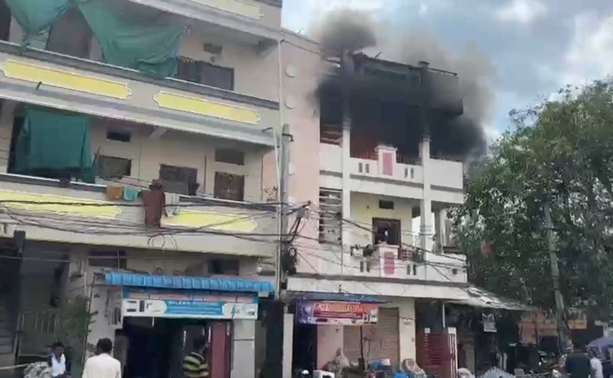 Shoe Warehouse Catches Fire in Hyderabad’s Chatrinaka, No Injuries Reported 1 Shoe Warehouse Catches Fire in Hyderabad’s Chatrinaka, No Injuries Reported