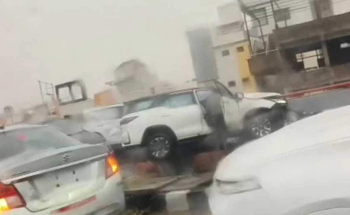 Hyderabad: Two Fortuner SUVs Collide Near Pillar 294 on PV Expressway 1 Hyderabad: Two Fortuner SUVs Collide Near Pillar 294 on PV Expressway