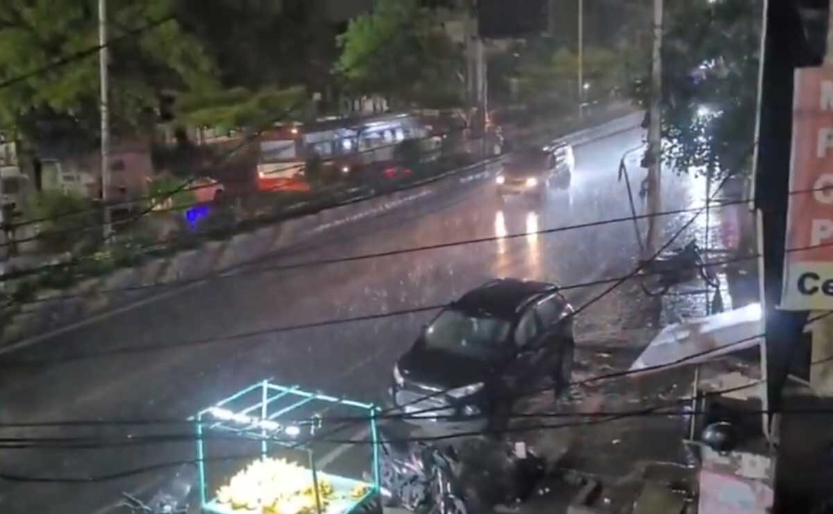 Hyderabad Soaked! Sudden Showers Drench Jubilee Hills to Hi-Tech City 1 Hyderabad Soaked! Sudden Showers Drench Jubilee Hills to Hi-Tech City