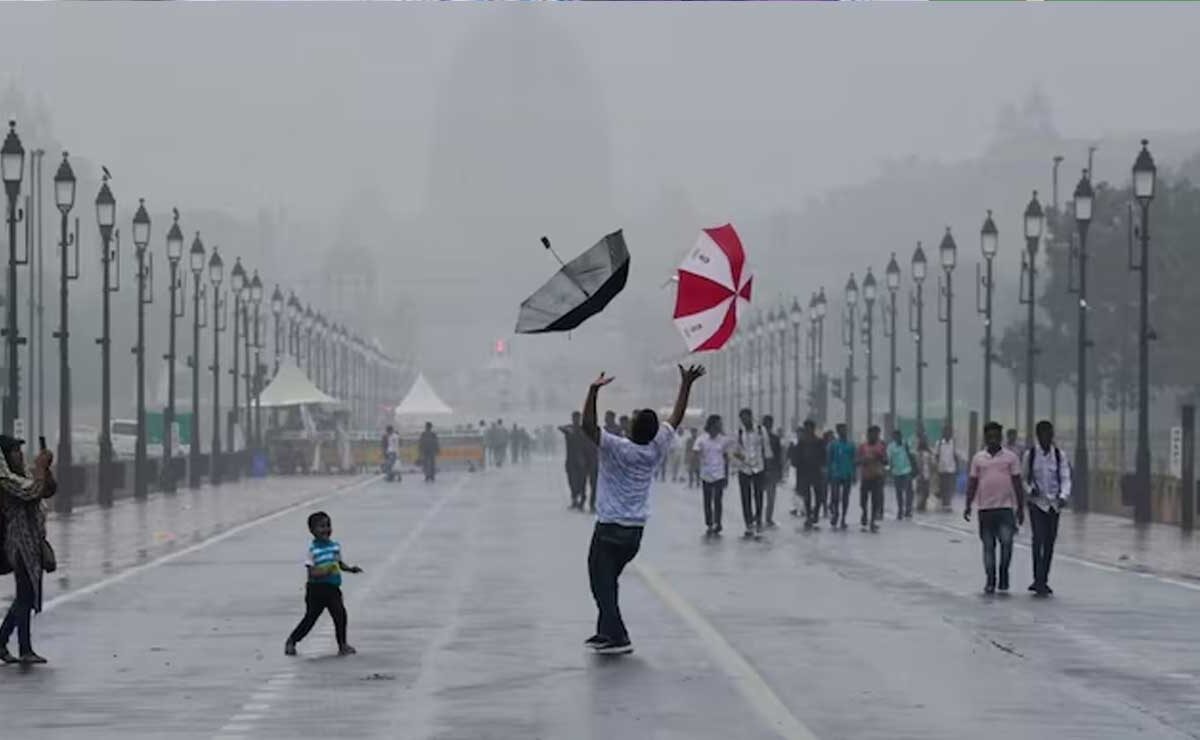 Delhi-NCR Storm: Unusual Weather Brings 77 mm Rain, Strong Winds Surprise IMD 1 Early morning storm lashes Delhi-NCR with strong winds and heavy rain, marking one of the wettest May days in over a century.