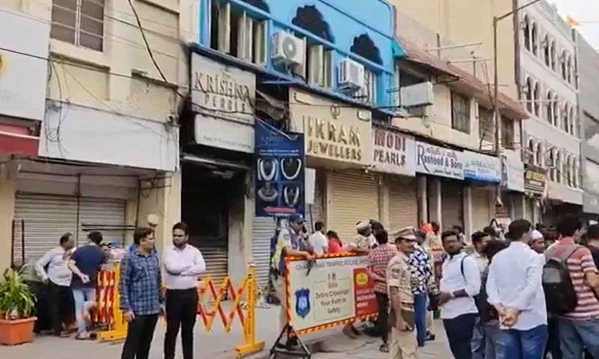 Shops Closed at Charminar as Hyderabad Mourns Gulzar Houz Fire Tragedy 1 Shops Closed at Charminar as Hyderabad Mourns Gulzar Houz Fire Tragedy