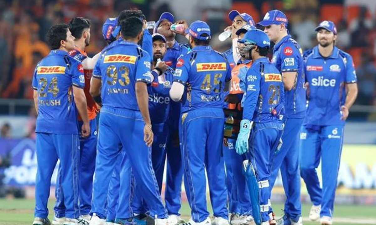 IPL 2025: MI Crush RR by 100 Runs, End Royals’ Playoff Dreams 1 IPL 2025: MI Crush RR by 100 Runs, End Royals’ Playoff Dreams