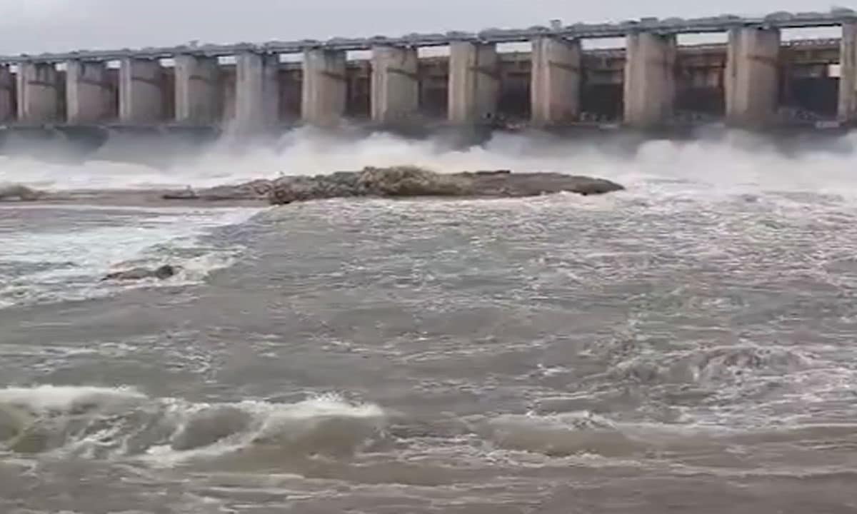 Flood Alert in Telangana: Heavy Inflows Surge at Jurala and Sunkesula Projects