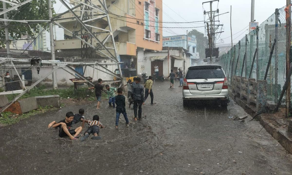 Heavy Rains Lash Hyderabad; IMD Issues Yellow Alert Across Telangana