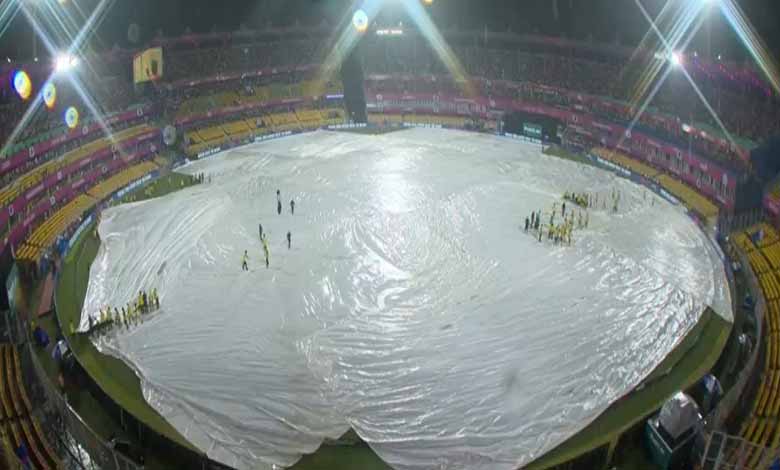 Rain Disrupts High-Stakes IPL 2025 Clash Between RCB and KKR in Bengaluru 1 Rain Disrupts High-Stakes IPL 2025 Clash Between RCB and KKR in Bengaluru