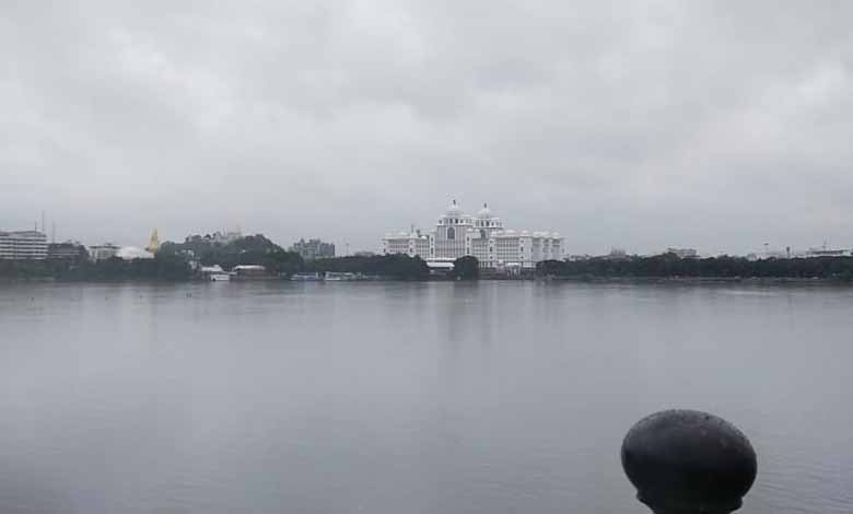 Hyderabad Shaken by Thunderstorms as Telangana Braces for More Heavy Rains 1 Hyderabad Shaken by Thunderstorms as Telangana Braces for More Heavy Rains