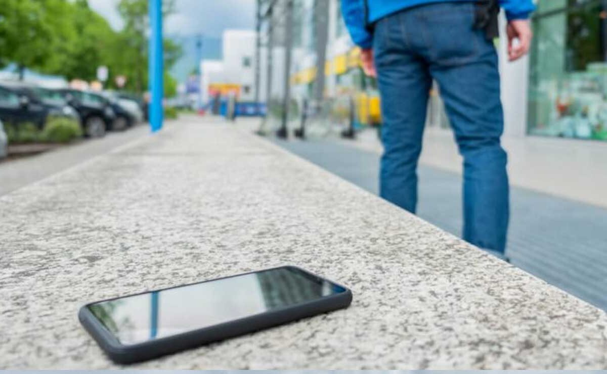 Lost or Stolen Phone? Here’s How to Easily Track and Recover It Online 1 Lost or Stolen Phone? Here’s How to Easily Track and Recover It Online