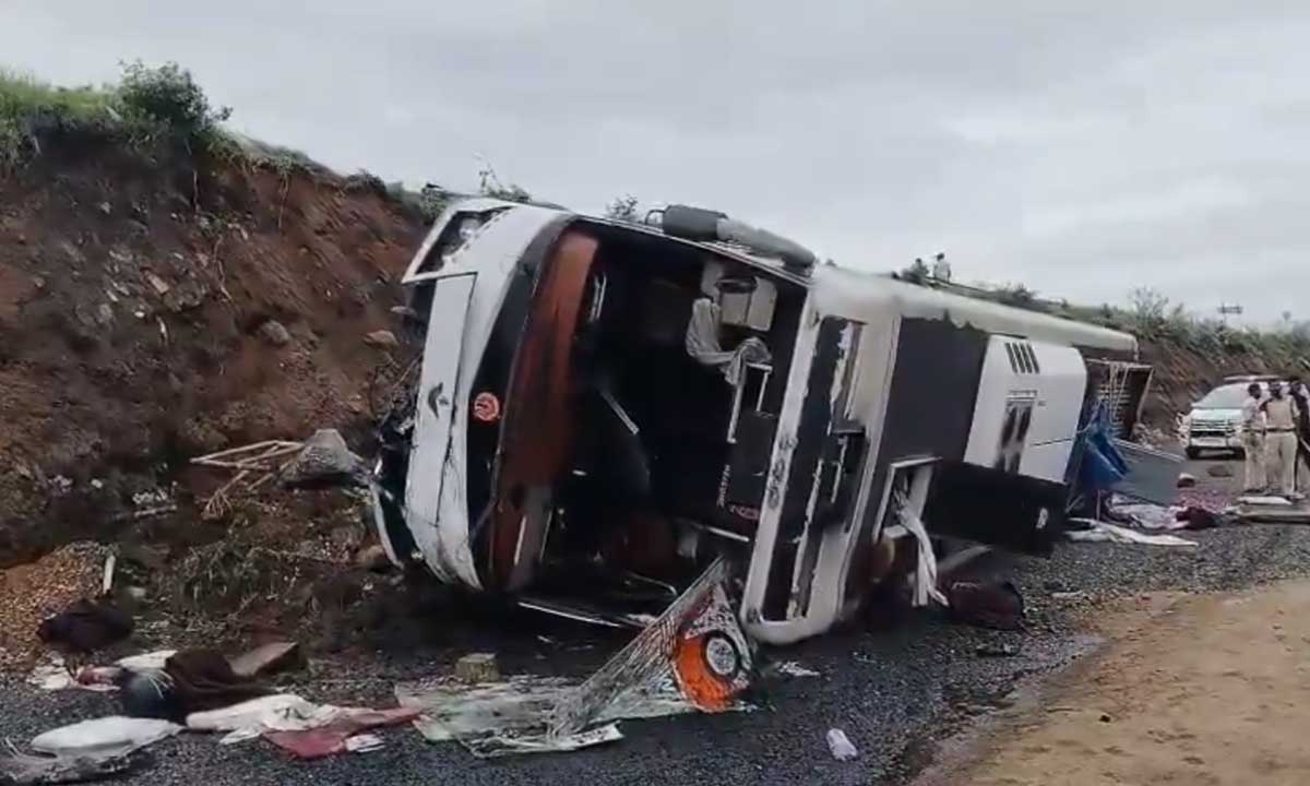 Telangana Road Mishap: Private Bus Crashes, 25 Passengers Seriously Injured