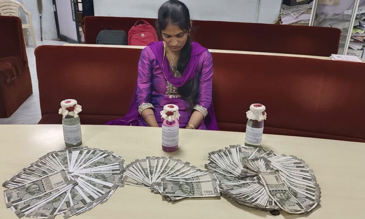 Hyderabad: GHMC AEE Caught Red-Handed Taking ₹1.2 Lakh Bribe in Kapra Circle 1 Hyderabad: GHMC AEE Caught Red-Handed Taking ₹1.2 Lakh Bribe in Kapra Circle