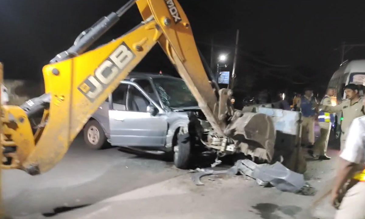 Hyderabad: Another Road Accident Near CRPF, Barkas: Poorly Placed Dividers Blamed 1 Hyderabad: Another Road Accident Near CRPF, Barkas: Poorly Placed Dividers Blamed