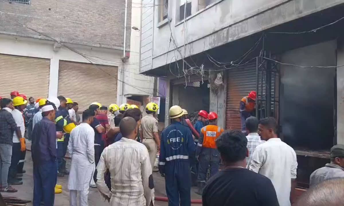 Hyderabad: Fire Breaks Out in Scrap Shop at Jhirra, Asifnagar — No Casualties Reported
