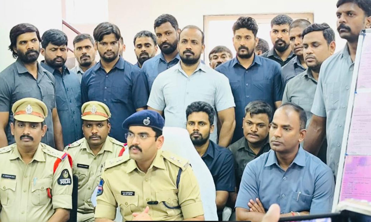 Hyderabad: Gang Busted for Cheating People in the Name of Govt 2BHK Scheme at Bandlaguda 1 Hyderabad: Gang Busted for Cheating People in the Name of Govt 2BHK Scheme at Bandlaguda
