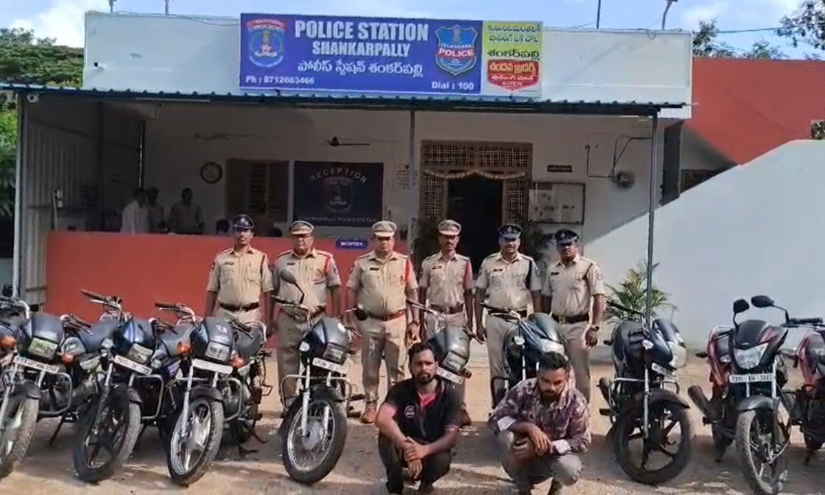 Hyderabad: Bike Theft Gang Busted by Shankarpally Police; ACP Ramana Goud Commends Team 1 Hyderabad: Bike Theft Gang Busted by Shankarpally Police; ACP Ramana Goud Commends Team