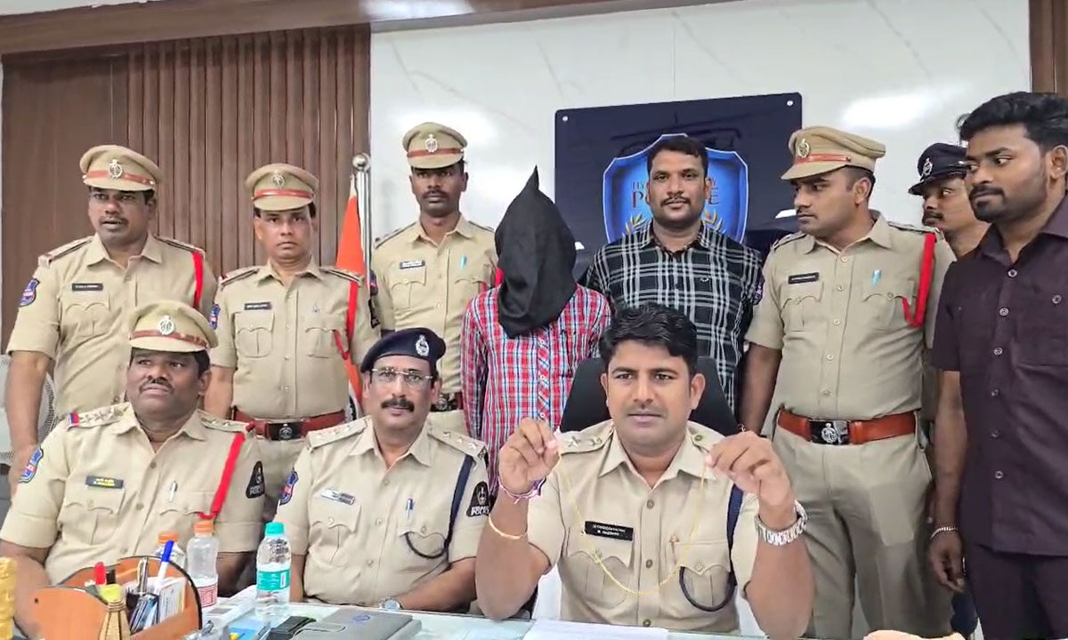 Chain Snatcher Arrested in Hyderabad, 14-Gram Gold Chain Recovered by Mehdipatnam Police 1 Chain Snatcher Arrested in Hyderabad, 14-Gram Gold Chain Recovered by Mehdipatnam Police