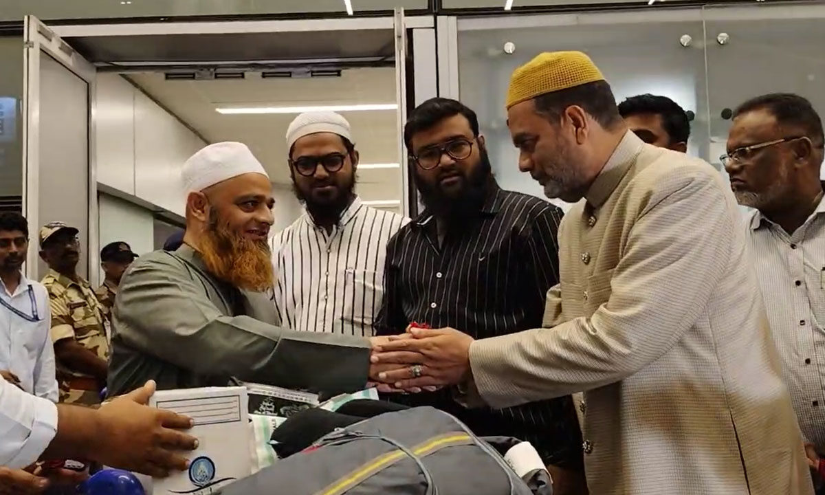 Hyderabad: First Batch of Telangana Hajj Pilgrims Returns After Completing Pilgrimage 1 Hyderabad: First Batch of Telangana Hajj Pilgrims Returns After Completing Pilgrimage