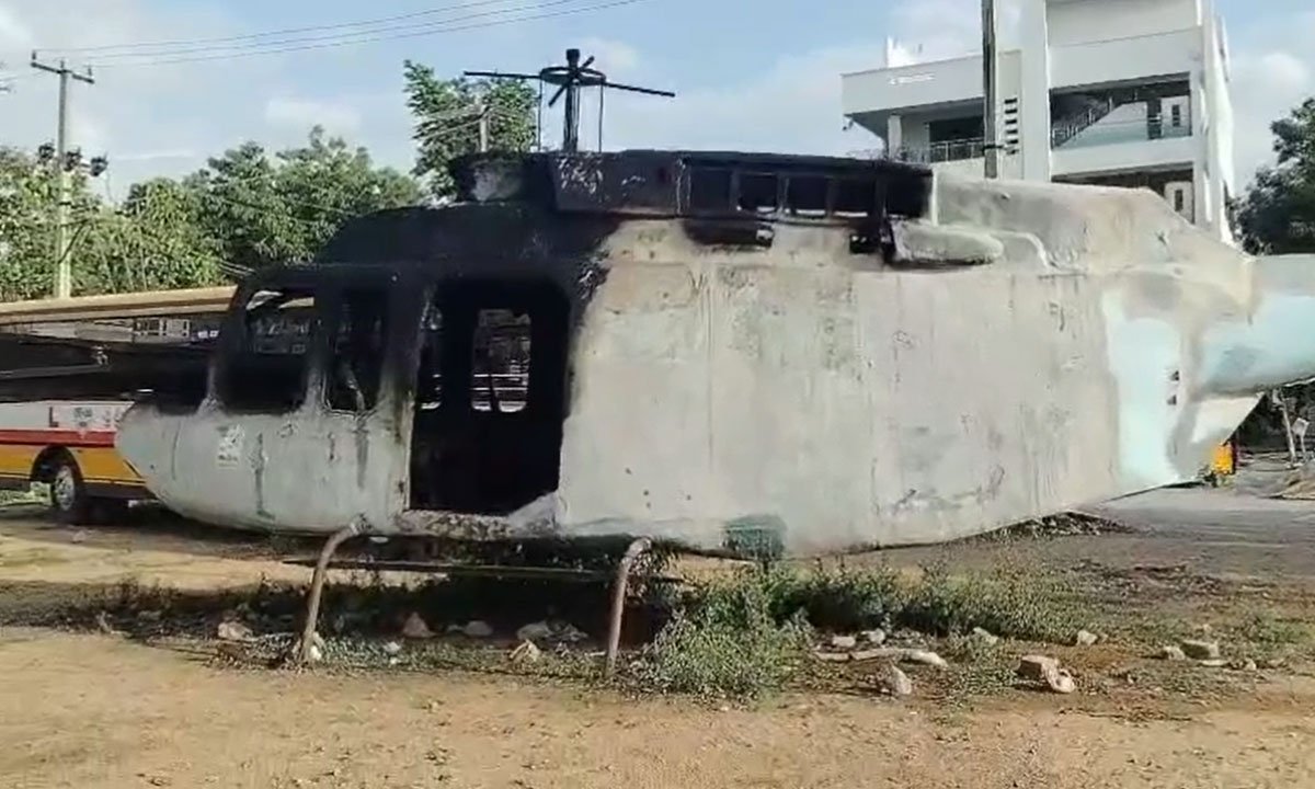 Hyderabad: Helicopter Gutted in Fire at Flytech Aviation Grounds, No Casualties Reported 1 Hyderabad: Helicopter Gutted in Fire at Flytech Aviation Grounds, No Casualties Reported