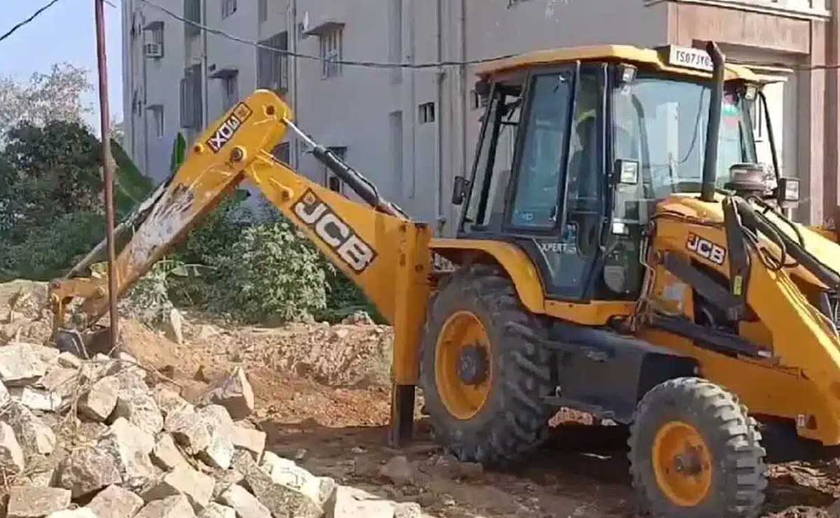 Telangana: Illegal Structures Demolished Near College in Kagaznagar 1 Telangana: Illegal Structures Demolished Near College in Kagaznagar