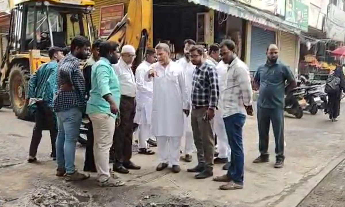 Hyderabad: Karwan MLA Kausar Mohiuddin Inspects Drinking Water Issues in Mehraj Colony and Hakeempet 1 Hyderabad: Karwan MLA Kausar Mohiuddin Inspects Drinking Water Issues in Mehraj Colony and Hakeempet