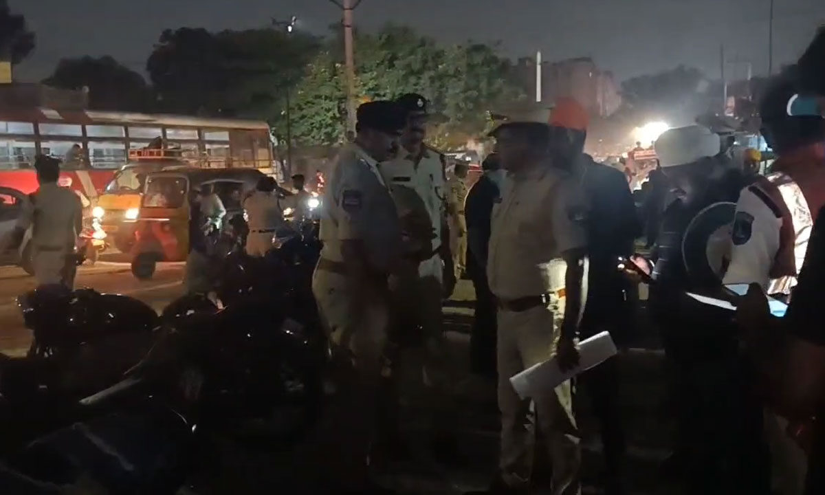 Hyderabad: Massive Cordon and Search Operation Conducted in Kukatpally 1 Massive Cordon and Search Operation Conducted in Kukatpally