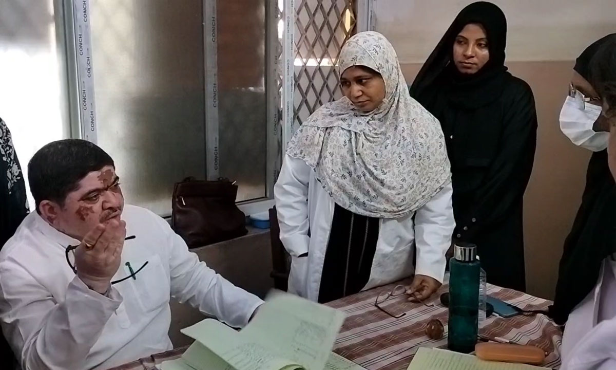 Hyderabad Incharge Minister Ponnam Prabhakar Conducts Surprise Inspection at Chintal Basti Urban Health Center 1 Hyderabad Incharge Minister Ponnam Prabhakar Conducts Surprise Inspection at Chintal Basti Urban Health Center