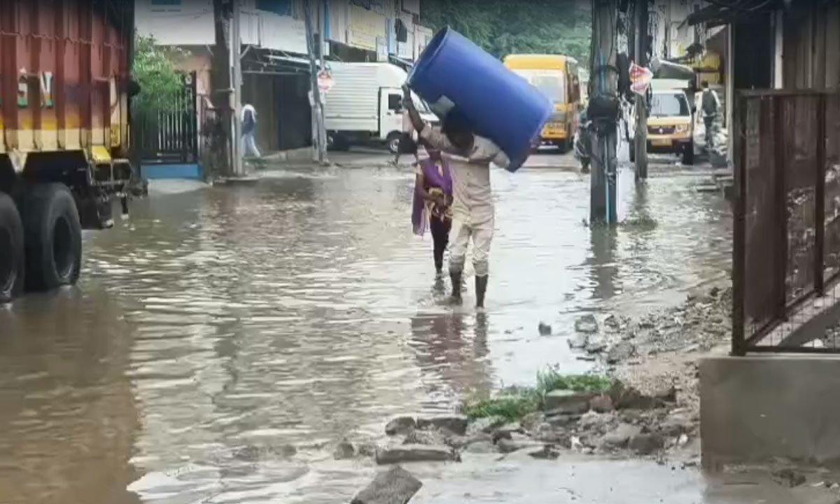 Hyderabad: Heavy Rain Floods Cellars, Underpasses Across City 1 Hyderabad: Heavy Rain Floods Cellars, Underpasses Across City