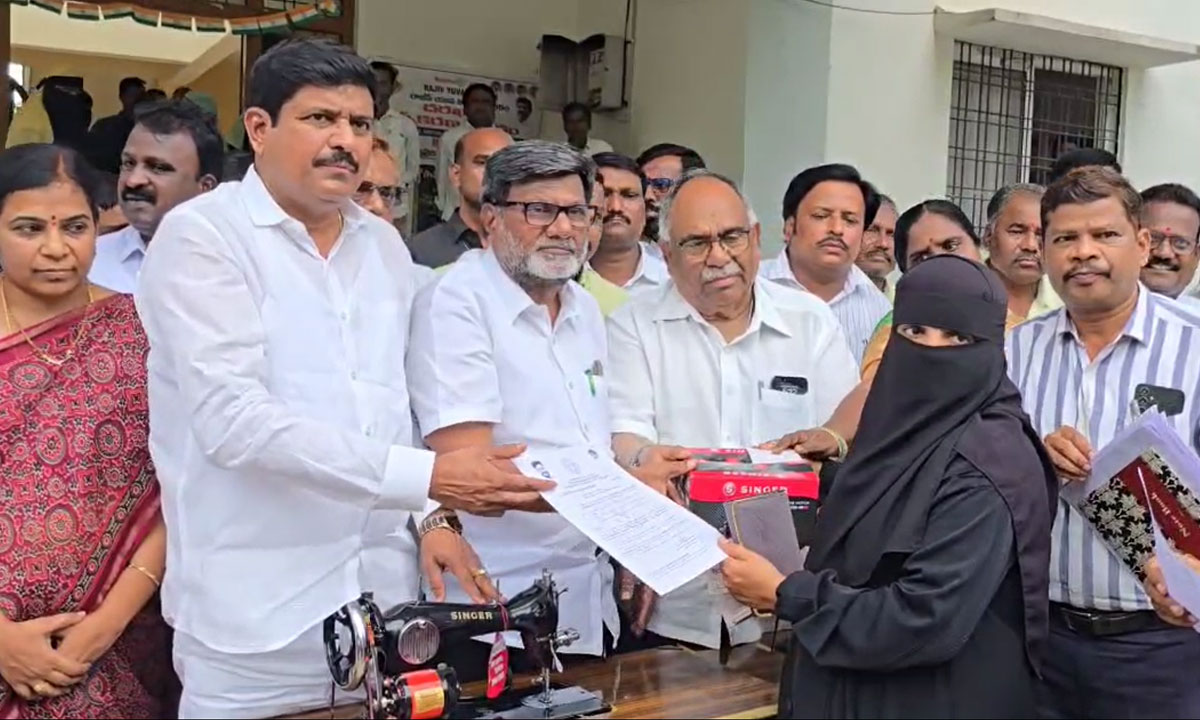 150 Sewing Machines Distributed to Minority Women Under INDIRAMMA Mahila Shakti Scheme 1 150 Sewing Machines Distributed to Minority Women Under INDIRAMMA Mahila Shakti Scheme