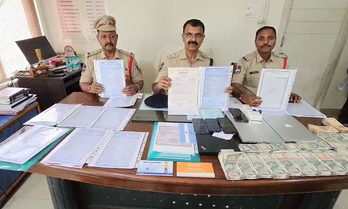 Hyderabad Man Deported from USA, Held at Shamshabad Airport with Cash, Gadgets and Fake Stamps 1 Hyderabad Man Deported from USA, Held at Shamshabad Airport with Cash, Gadgets and Fake Stamps