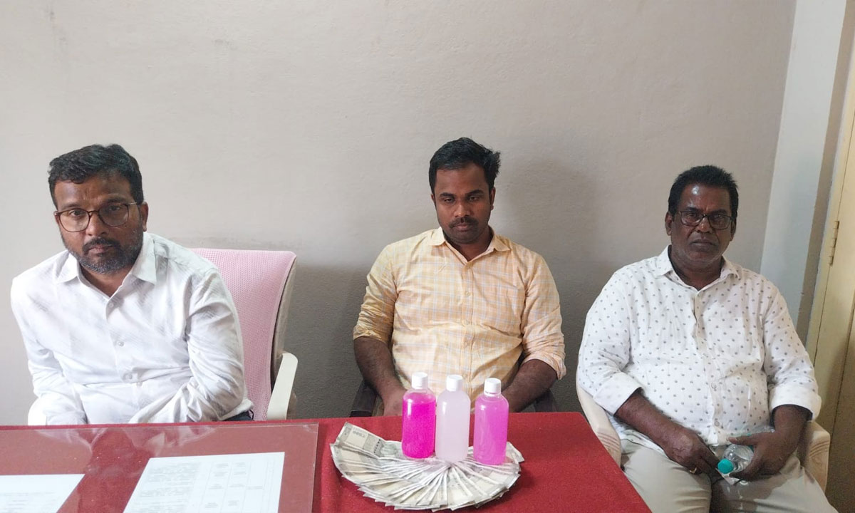 Telangana ACB Nabs Special Deputy Collector, Deputy Tahsildar in Zaheerabad Bribery Case 1 Telangana ACB Nabs Special Deputy Collector, Deputy Tahsildar in Zaheerabad Bribery Case