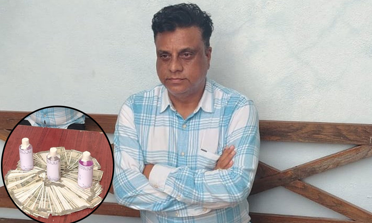 Telangana: Assistant Engineer Caught Red-Handed Taking Bribe 1 Telangana: Assistant Engineer Caught Red-Handed Taking Bribe