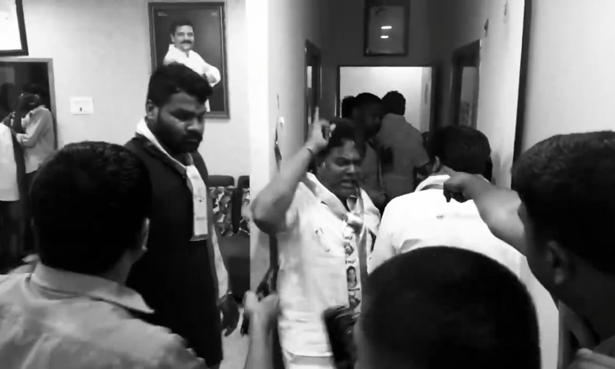 Hyderabad: One Injured as Police Open Fire at MLC Teenmaar Mallanna’s Office 1 Hyderabad: One Injured as Police Open Fire at MLC Teenmaar Mallanna’s Office