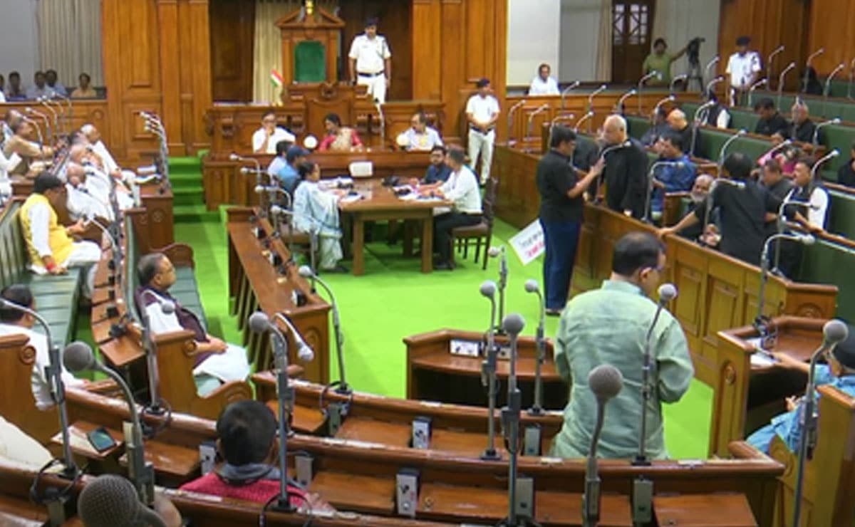 Bihar Assembly Chaos Continues, CM Jokes About Black Clothes Protest