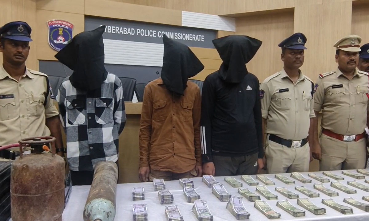 HDFC ATM Theft Case Cracked: Cyberabad Police Arrest 3, Recover ₹17 Lakh 1 HDFC ATM Theft Case Cracked: Cyberabad Police Arrest 3, Recover ₹17 Lakh