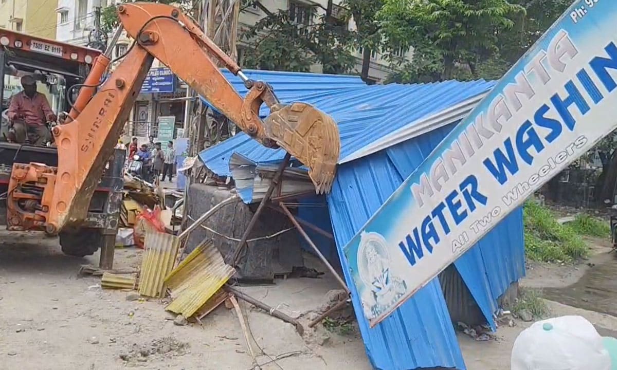 Sheds of Small Traders Removed in Kukatpally as GHMC Cracks Down on Footpath Encroachments