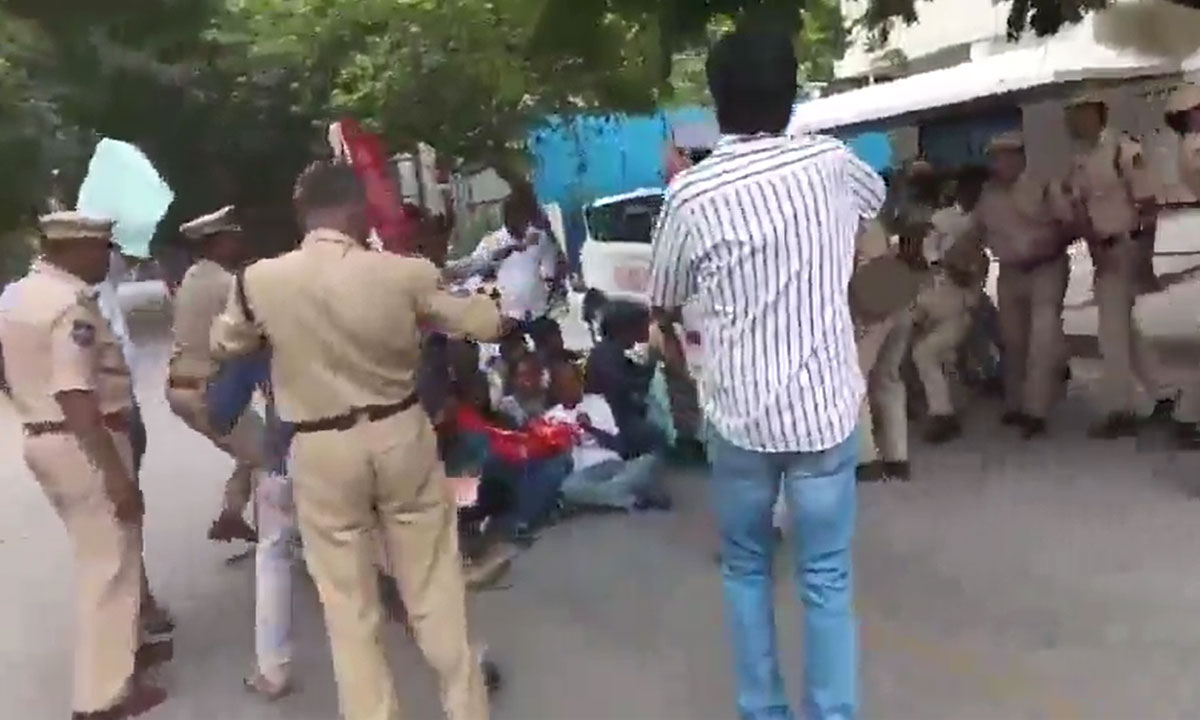 PDSU Activists Protest Outside CM Revanth Reddy’s Residence Over Fee Reimbursement Delays 1 PDSU Activists Protest Outside CM Revanth Reddy’s Residence Over Fee Reimbursement Delays