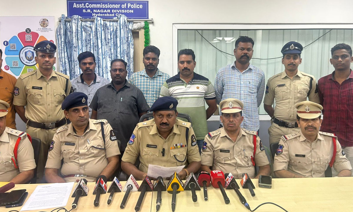 Chain Snatching Case in Hyderabad Solved in 24 Hours; Youth Addicted to Betting Apps Arrested 1 Chain Snatching Case in Hyderabad Solved in 24 Hours; Youth Addicted to Betting Apps Arrested