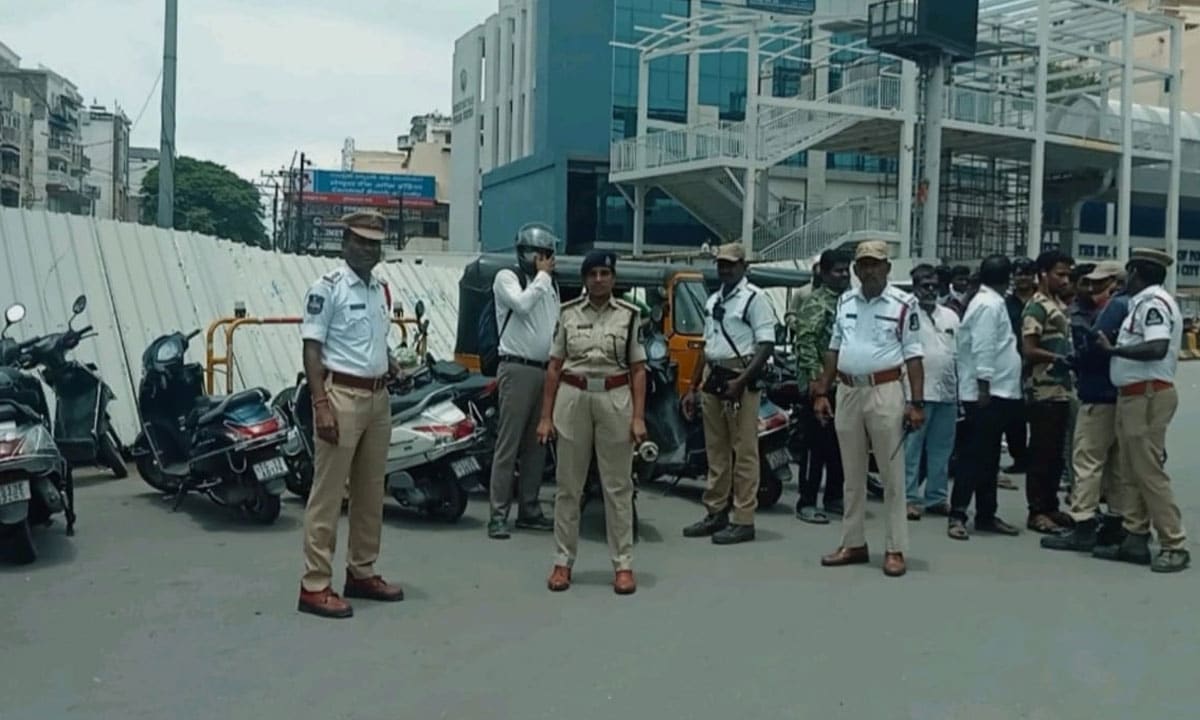 Hyderabad: Special Traffic Drive at Humayun Nagar X Road: 29 Wrong-Side Driving Cases Booked