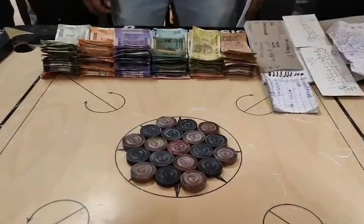 Illegal Carrom Gambling Club Busted in Asifnagar, 42 Held by Task Force 1 Illegal Carrom Gambling Club Busted in Asifnagar, 42 Held by Task Force
