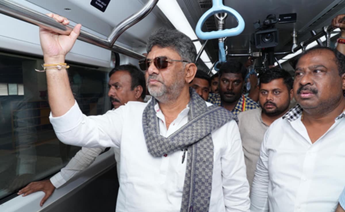 Karnataka Dy CM Shivakumar appeals to striking RTC staffers to cooperate
