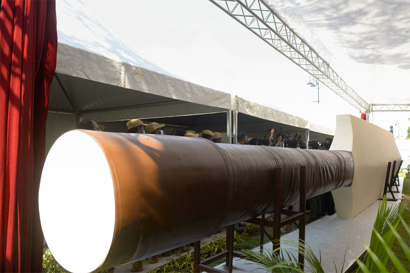 LARGEST BAT HYD1 World's Largest Cricket Bat Unveiled in Hyderabad