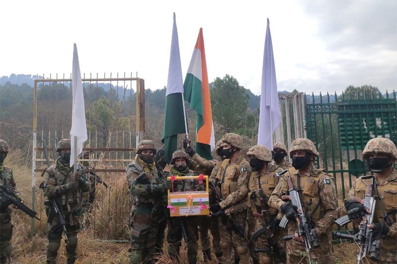 INDO PAK SWEETS 2 India, Pak Armies Exchange Sweets on New Year along LoC in J&K