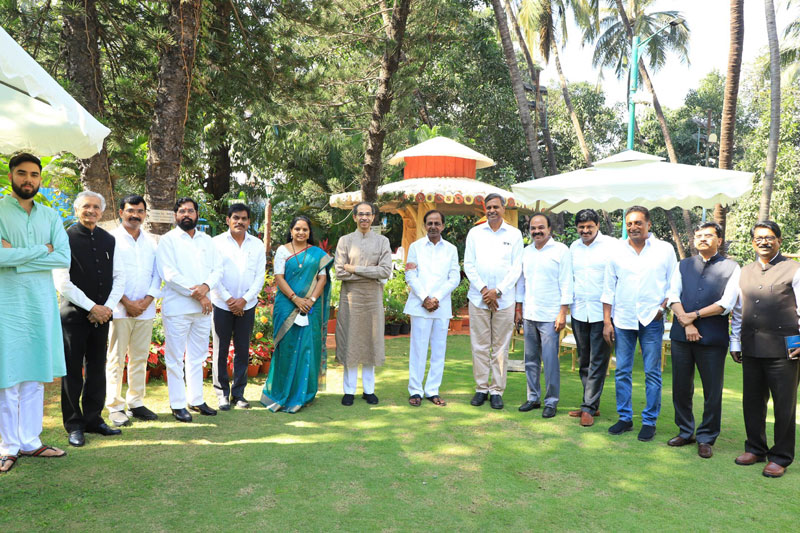 KCR UDDHAV THACEKRAY GROUP Winds of change blowing, time for 'parivartan': Maha, T'gana CMs