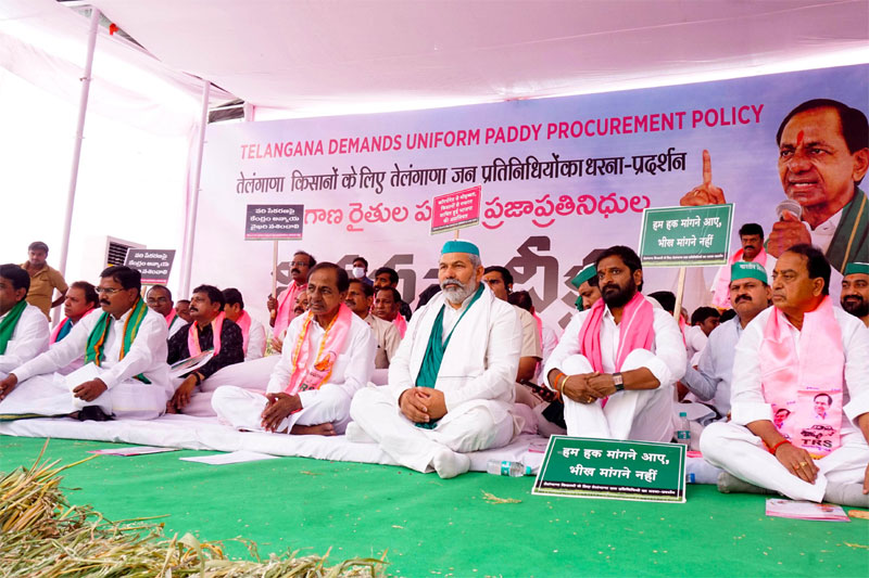 KCR DELHI MAHA DHARNA 2 Paddy procurement: Telangana CM leads 'Maha Dharna' in Delhi