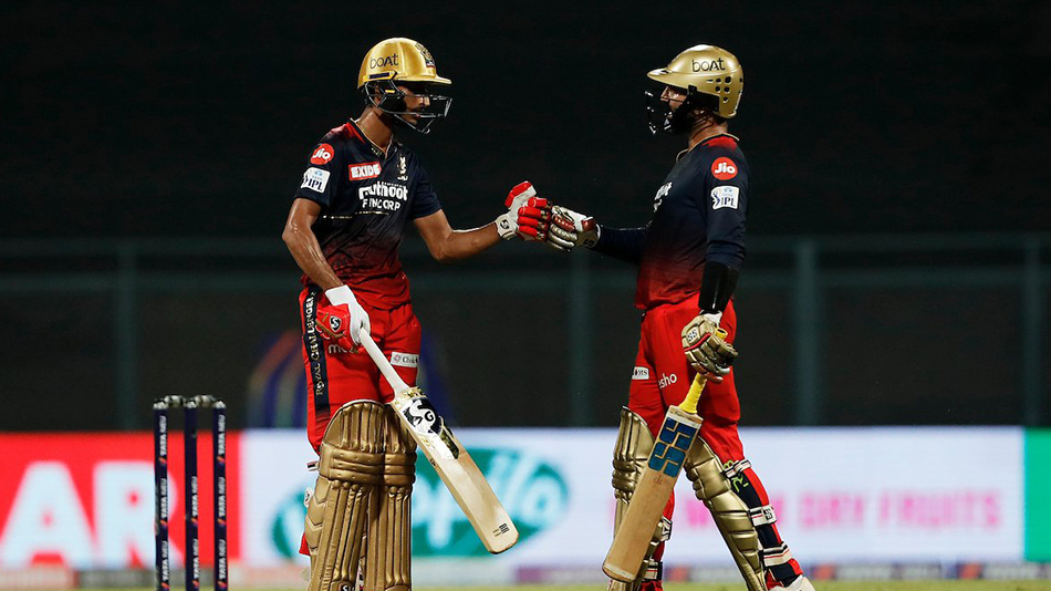 Shahbaz turned the match around by hitting 2 sixes in one over Emerging Future Cricket star Shahbaz Ahmed