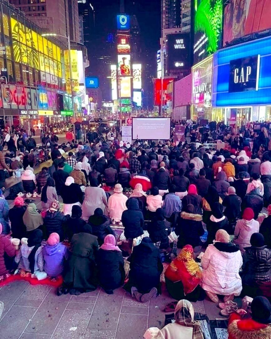 times square 1 Muslims break fast, offer tarawih prayers in the heart of iconic Times Square in New York