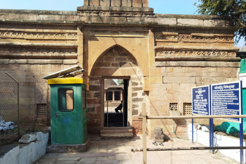 BHOJSHALA MONUMENT Trouble brews over Bhopal's Jama Masjid, 11th-century Bhojshala monument
