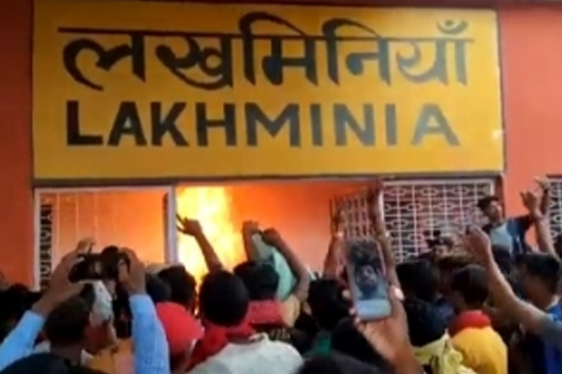 TRAIN SET ON FIRE 1 Agnipath scheme: Violent protests continue in Bihar, 2 trains set on fire