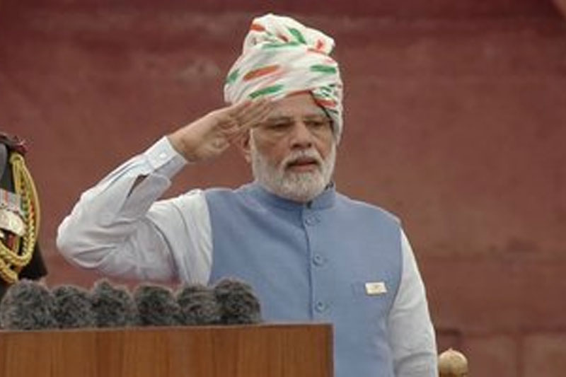 PM MODI AT RED FORT PM Modi hoists Tricolour at Red Fort; remebers freedom fighters