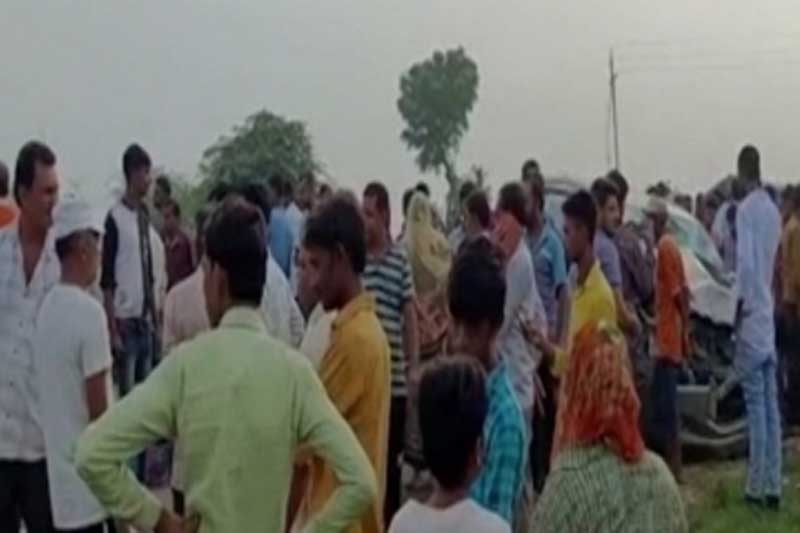 PILGRIMS DEAD 1 7 pilgrims dead in Gujarat road accident