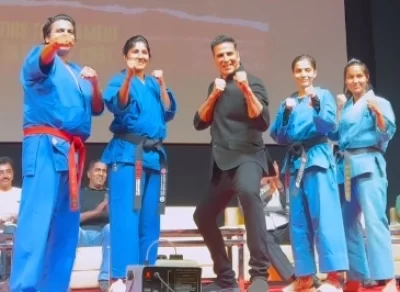 Kudo jpg Akshay Kumar smashes bricks at Kudo tournament